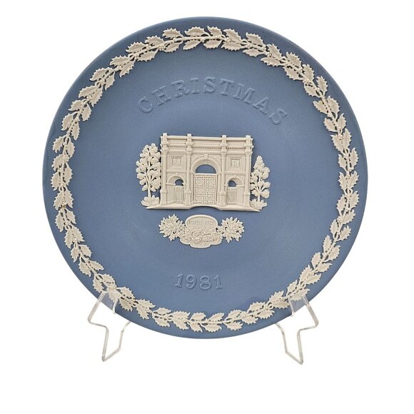 Vintage Wedgwood Collector Plate Marble Arch Christmas Blue Jasperware 1981 - Picture 1 of 9